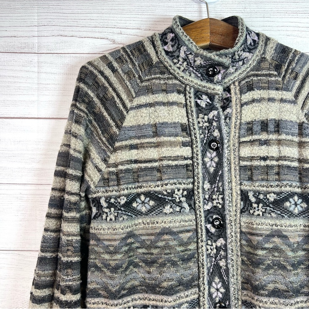 Vintage Women’s Colorful Winter Floral Geometric Cardigan Sweater Made in Japan - Picture 4 of 11